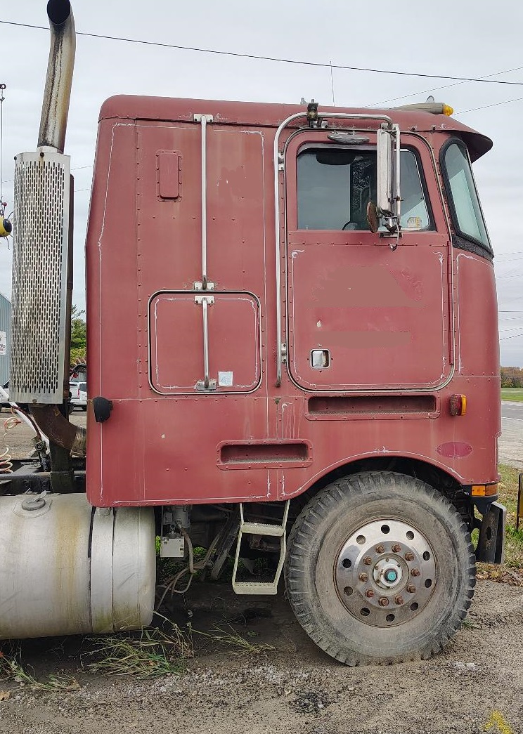 1981 PETERBILT Cabover - Image 7